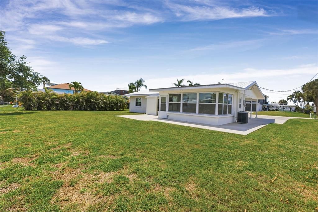 For Sale: $639,000 (2 beds, 1 baths, 1056 Square Feet)