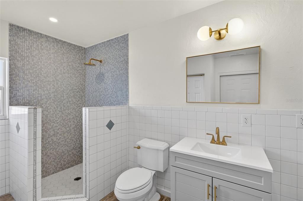 For Sale: $639,000 (2 beds, 1 baths, 1056 Square Feet)