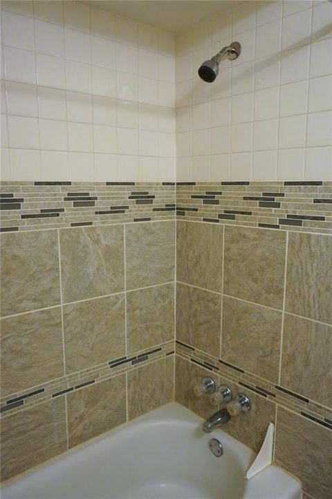 For Sale: $122,500 (2 beds, 1 baths, 768 Square Feet)