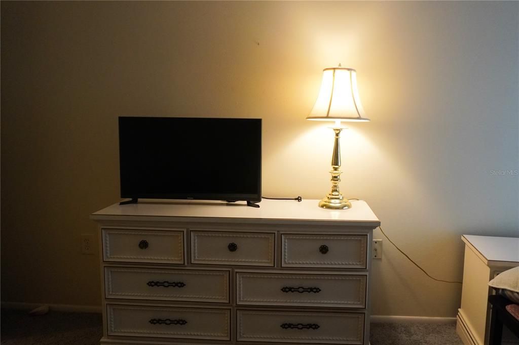 For Sale: $122,500 (2 beds, 1 baths, 768 Square Feet)