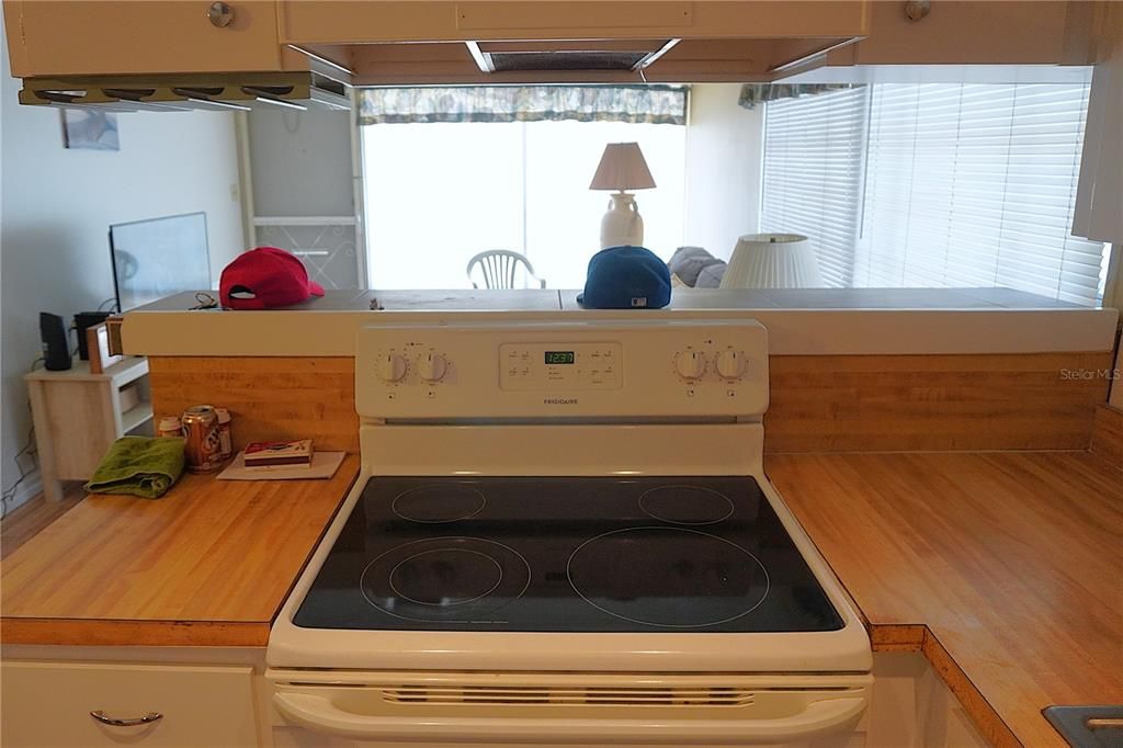 For Sale: $122,500 (2 beds, 1 baths, 768 Square Feet)