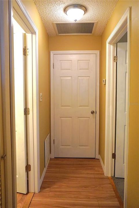 For Sale: $122,500 (2 beds, 1 baths, 768 Square Feet)