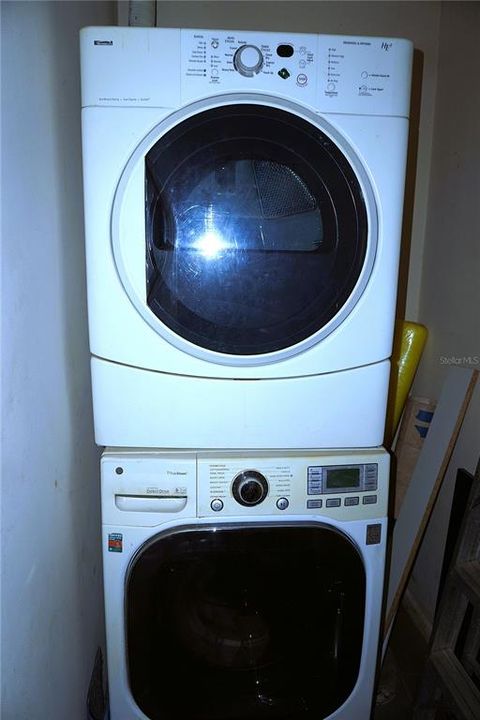 For Sale: $122,500 (2 beds, 1 baths, 768 Square Feet)