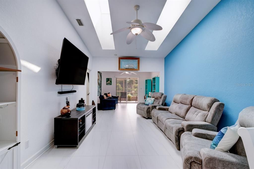 En Venta: $329,000 (3 camas, 2 baños, 1378 Pies cuadrados)