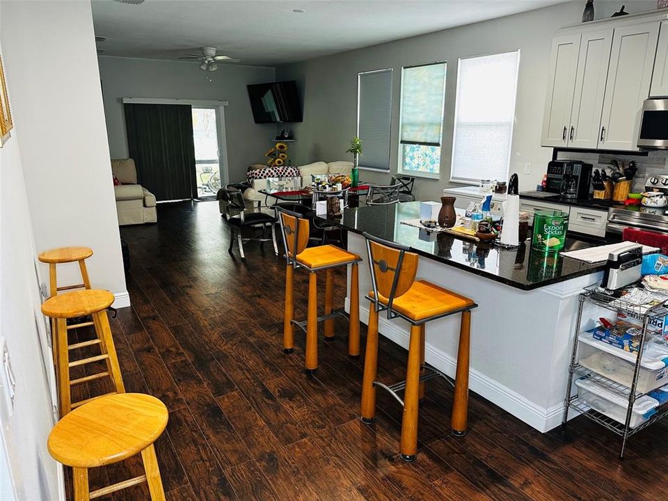 For Sale: $325,000 (3 beds, 2 baths, 1459 Square Feet)