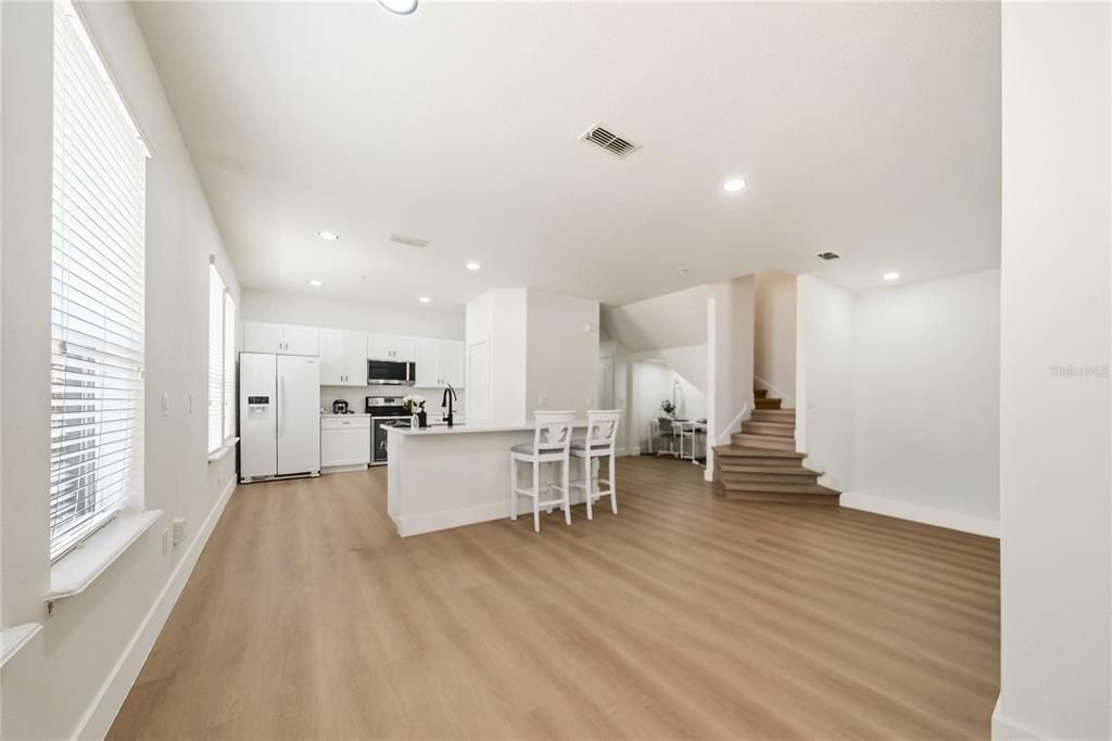 For Sale: $370,000 (3 beds, 2 baths, 1614 Square Feet)