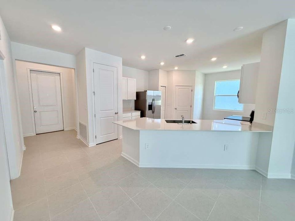 For Rent: $2,600 (3 beds, 3 baths, 2109 Square Feet)