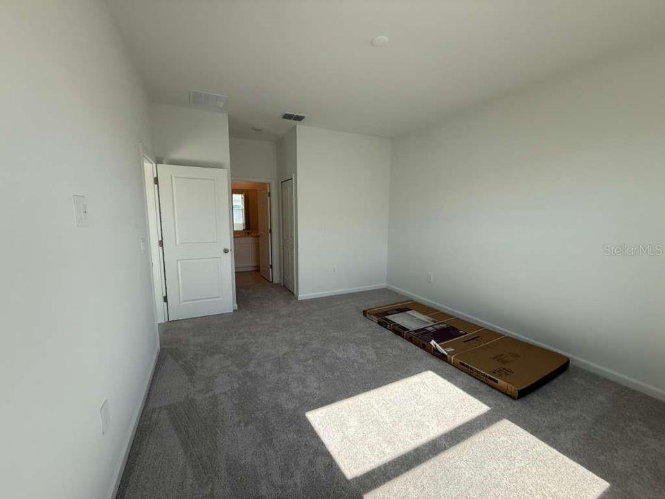 For Rent: $2,600 (3 beds, 3 baths, 2109 Square Feet)