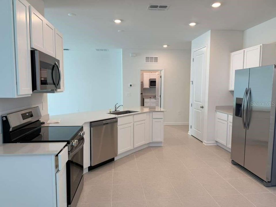 For Rent: $2,600 (3 beds, 3 baths, 2109 Square Feet)