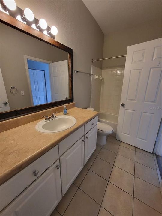 For Rent: $1,800 (3 beds, 2 baths, 1555 Square Feet)