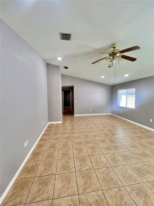 En Venta: $300,000 (3 camas, 2 baños, 1142 Pies cuadrados)