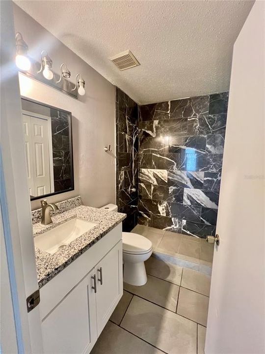 En Venta: $300,000 (3 camas, 2 baños, 1142 Pies cuadrados)