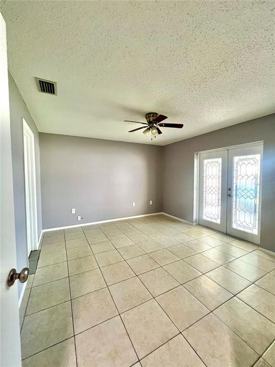 En Venta: $300,000 (3 camas, 2 baños, 1142 Pies cuadrados)