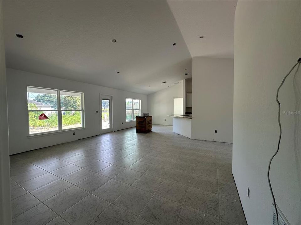 На продажу: $307,550 (4 спален, 2 ванн, 1755 Квадратных фут)