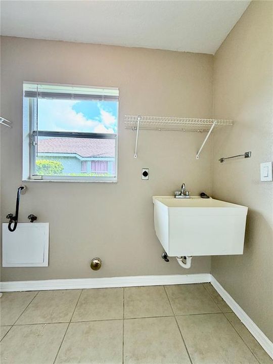 For Rent: $3,195 (3 beds, 2 baths, 1850 Square Feet)