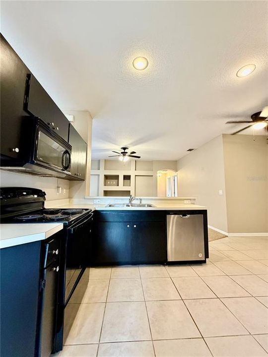 For Rent: $3,195 (3 beds, 2 baths, 1850 Square Feet)