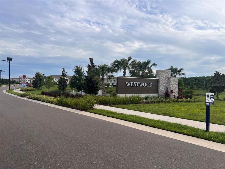 出租: $3,600 (3 贝兹, 2 浴室, 1758 平方英尺)