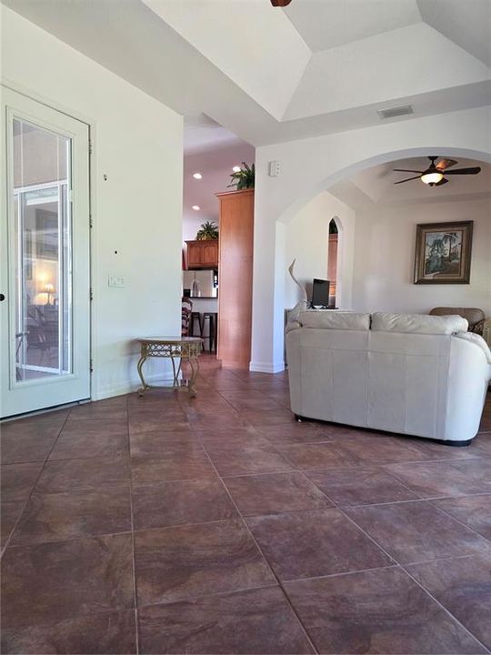 For Sale: $475,000 (3 beds, 3 baths, 2136 Square Feet)