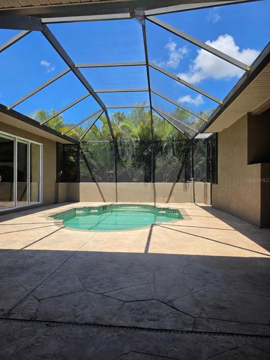 For Sale: $475,000 (3 beds, 3 baths, 2136 Square Feet)
