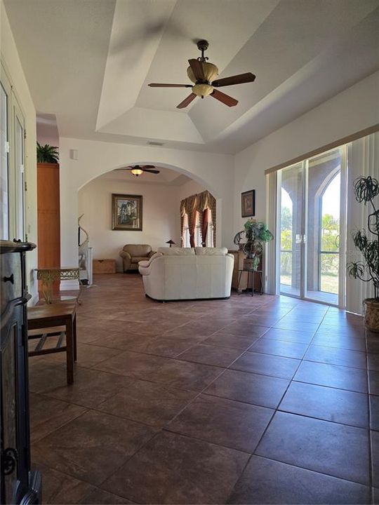 For Sale: $475,000 (3 beds, 3 baths, 2136 Square Feet)