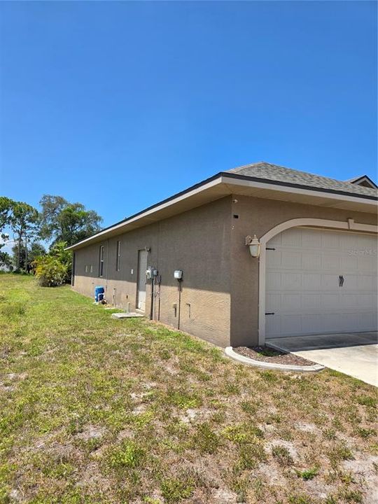 For Sale: $475,000 (3 beds, 3 baths, 2136 Square Feet)