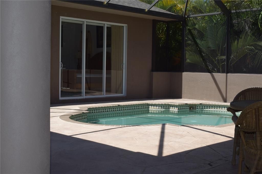 For Sale: $475,000 (3 beds, 3 baths, 2136 Square Feet)