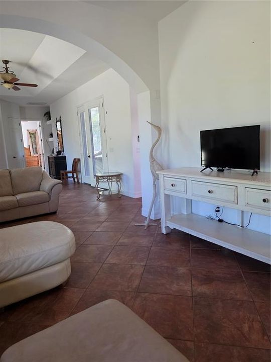 For Sale: $475,000 (3 beds, 3 baths, 2136 Square Feet)
