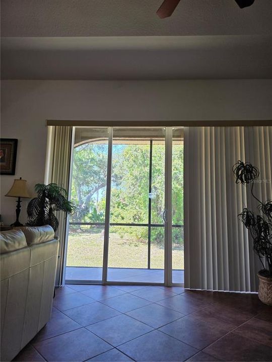 For Sale: $475,000 (3 beds, 3 baths, 2136 Square Feet)