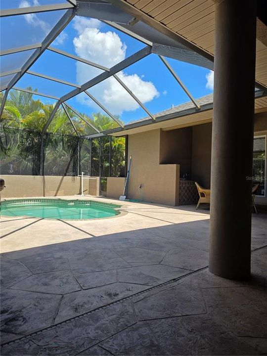 For Sale: $475,000 (3 beds, 3 baths, 2136 Square Feet)