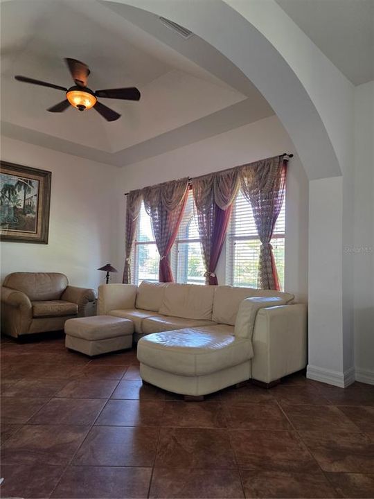 For Sale: $475,000 (3 beds, 3 baths, 2136 Square Feet)