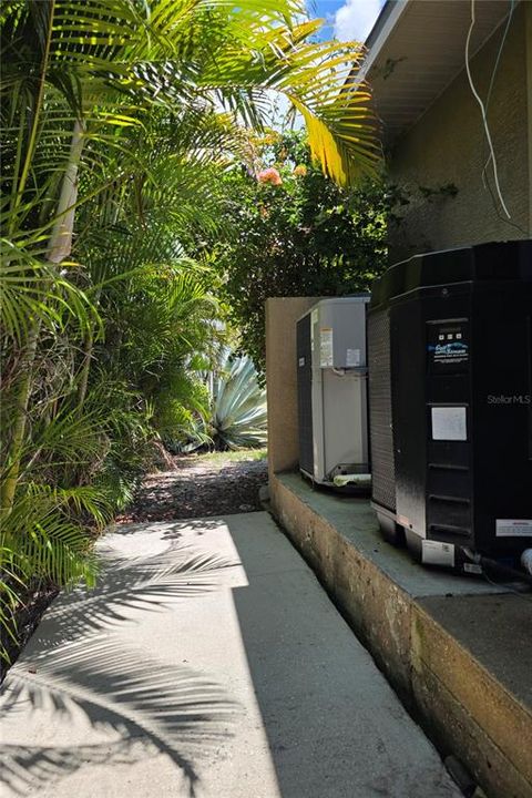 For Sale: $475,000 (3 beds, 3 baths, 2136 Square Feet)