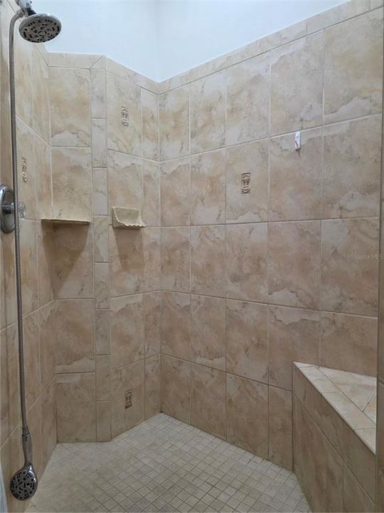 For Sale: $475,000 (3 beds, 3 baths, 2136 Square Feet)
