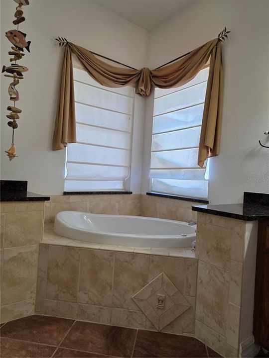 For Sale: $475,000 (3 beds, 3 baths, 2136 Square Feet)