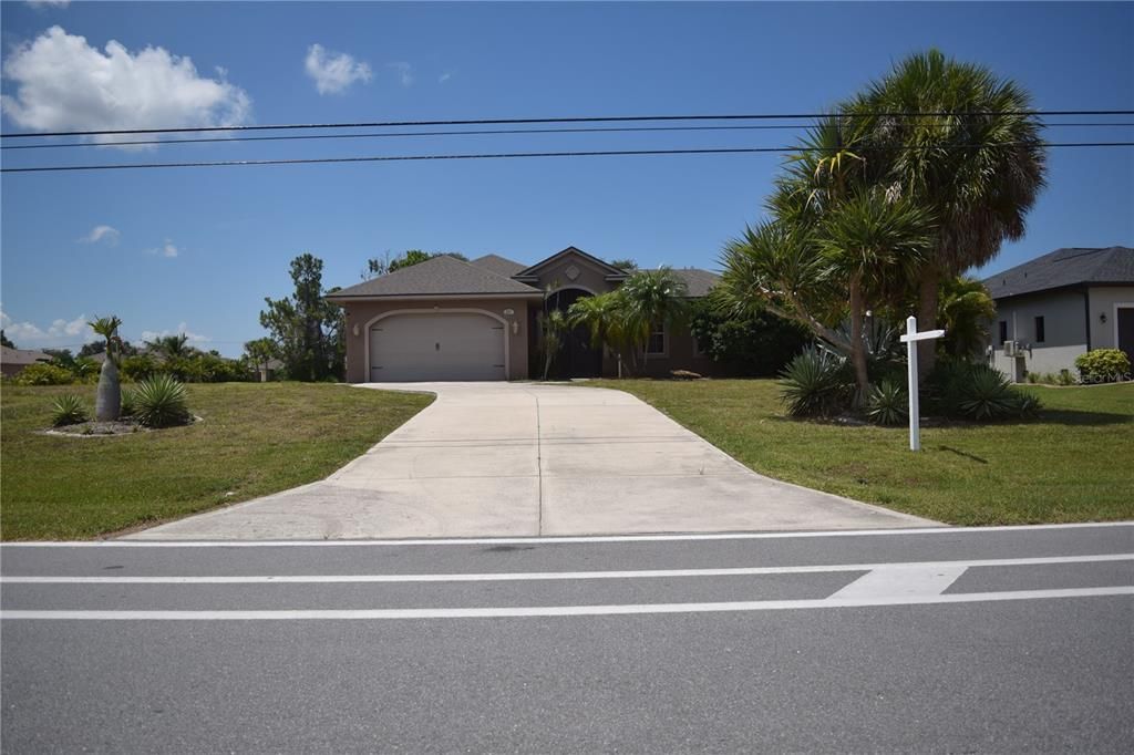 For Sale: $475,000 (3 beds, 3 baths, 2136 Square Feet)