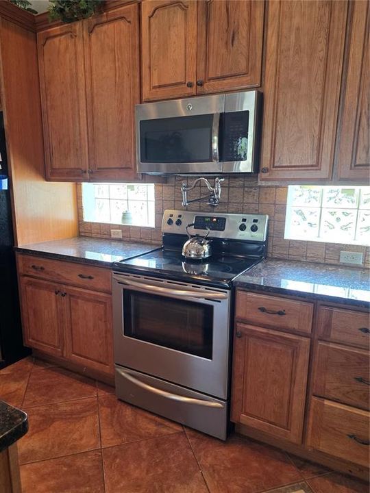 For Sale: $475,000 (3 beds, 3 baths, 2136 Square Feet)