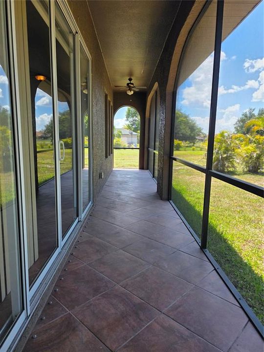 For Sale: $475,000 (3 beds, 3 baths, 2136 Square Feet)