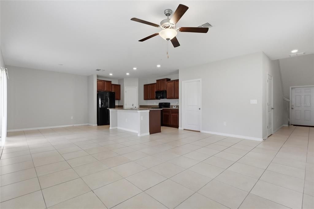 : $335,000 (4 camas, 2 baños, 1914 Pies cuadrados)