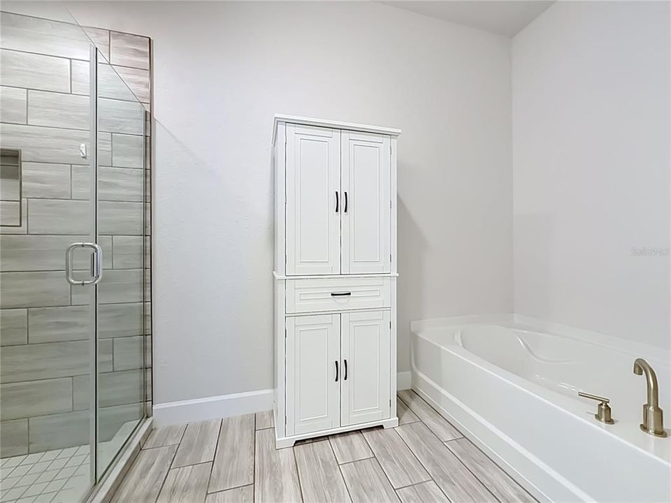 На продажу: $315,000 (4 спален, 2 ванн, 1801 Квадратных фут)
