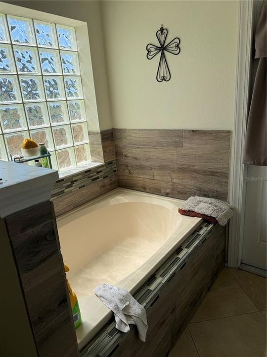 For Rent: $2,200 (4 beds, 2 baths, 1748 Square Feet)