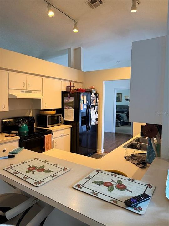 For Rent: $2,200 (4 beds, 2 baths, 1748 Square Feet)