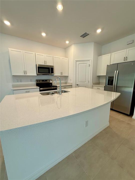 For Rent: $2,300 (3 beds, 2 baths, 1417 Square Feet)