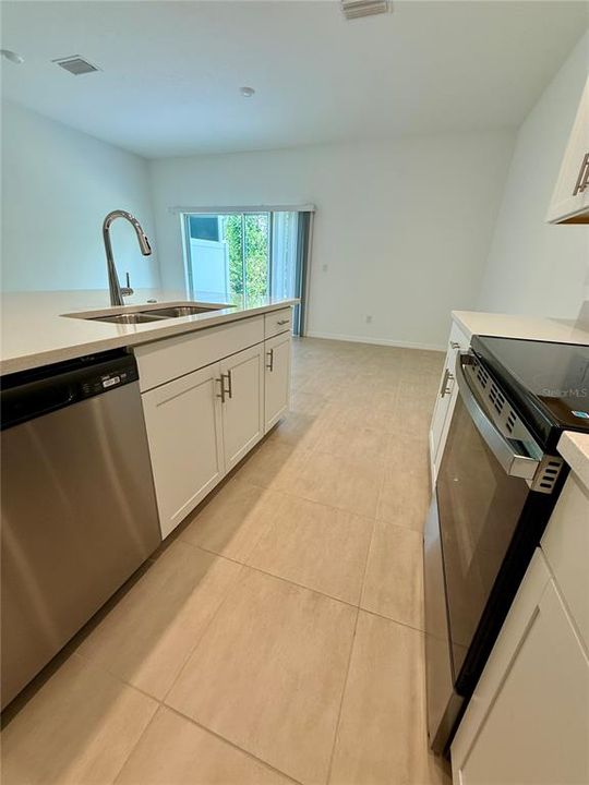For Rent: $2,300 (3 beds, 2 baths, 1417 Square Feet)