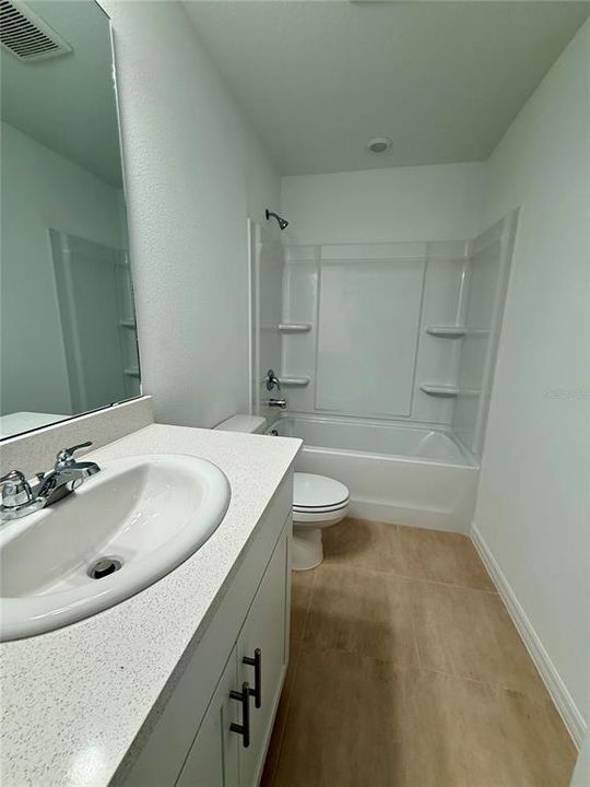 For Rent: $2,300 (3 beds, 2 baths, 1417 Square Feet)