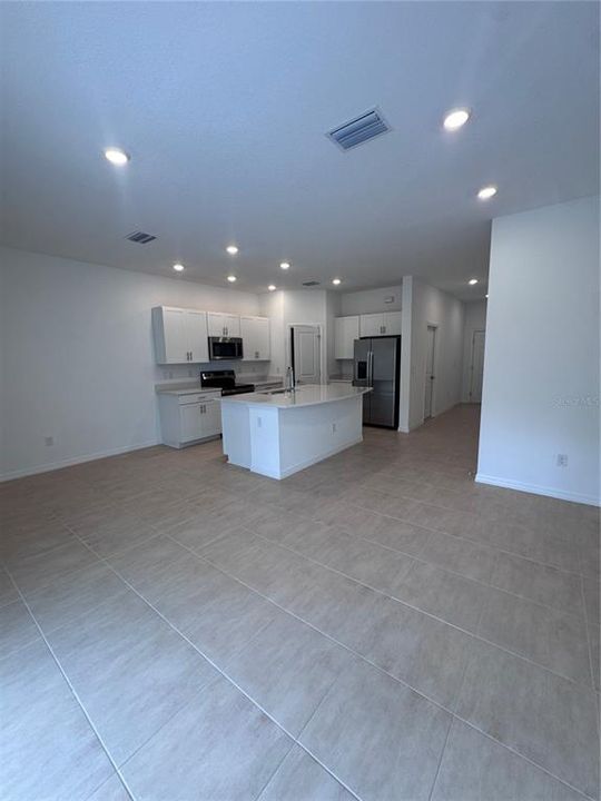 For Rent: $2,300 (3 beds, 2 baths, 1417 Square Feet)