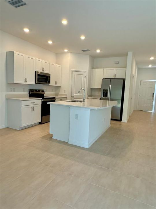 For Rent: $2,300 (3 beds, 2 baths, 1417 Square Feet)