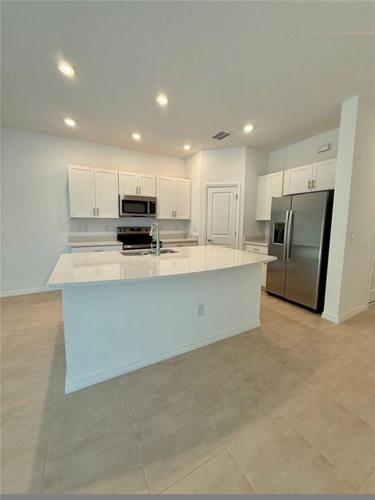 For Rent: $2,300 (3 beds, 2 baths, 1417 Square Feet)