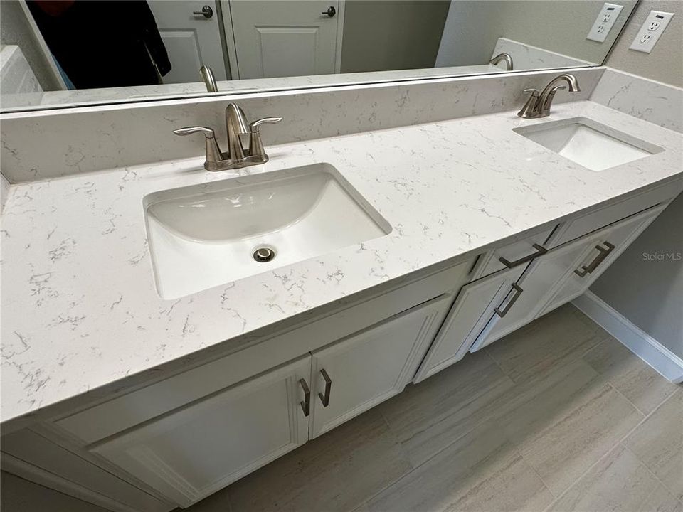 For Sale: $285,000 (2 beds, 2 baths, 1747 Square Feet)