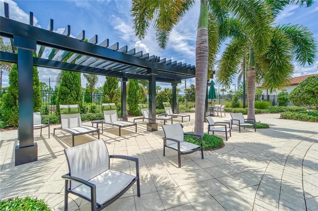 For Sale: $285,000 (2 beds, 2 baths, 1747 Square Feet)