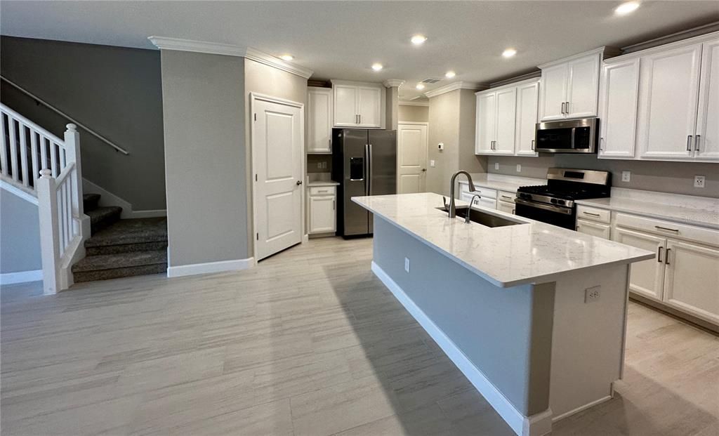 For Sale: $285,000 (2 beds, 2 baths, 1747 Square Feet)
