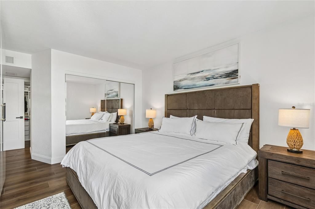 For Sale: $499,900 (2 beds, 2 baths, 1335 Square Feet)